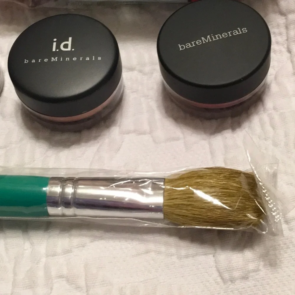 BARE MINERALS Must Have blushes. Volume One. 3 blendable blushes, bag, brush